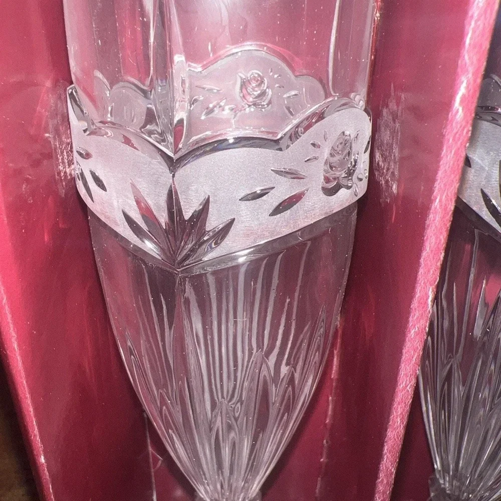 Oneida Crystal Southern Garden Toasting Flutes Pair‎ Frosted Rose Barware Bridal